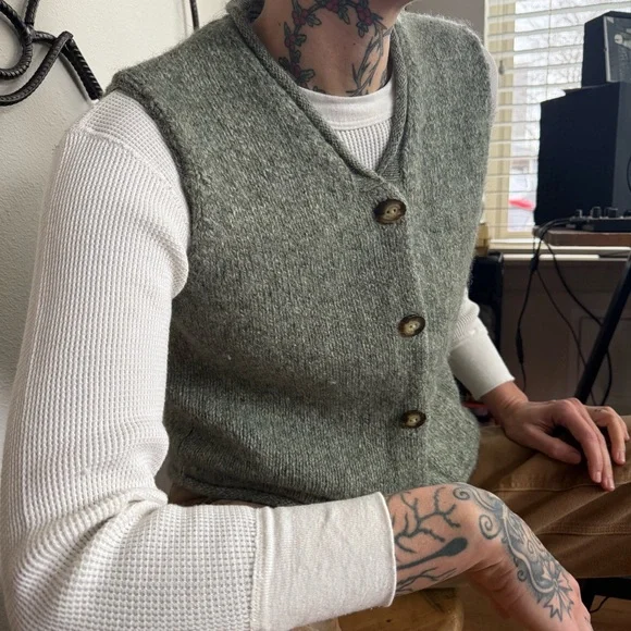 Vintage 80s LL Bean Wool Rayon Blend Green Knit Cardigan Sweater Vest ~ Size M - Picture 6 of 8